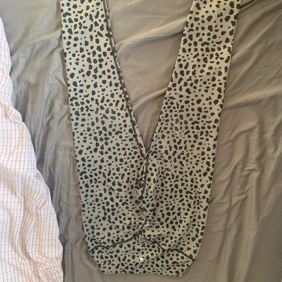 The Ascend Pant - Snow Leopard Midnight - Picture 7 of 10